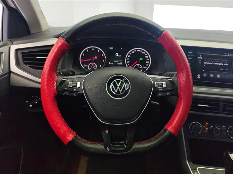 VOLKSWAGEN POLO