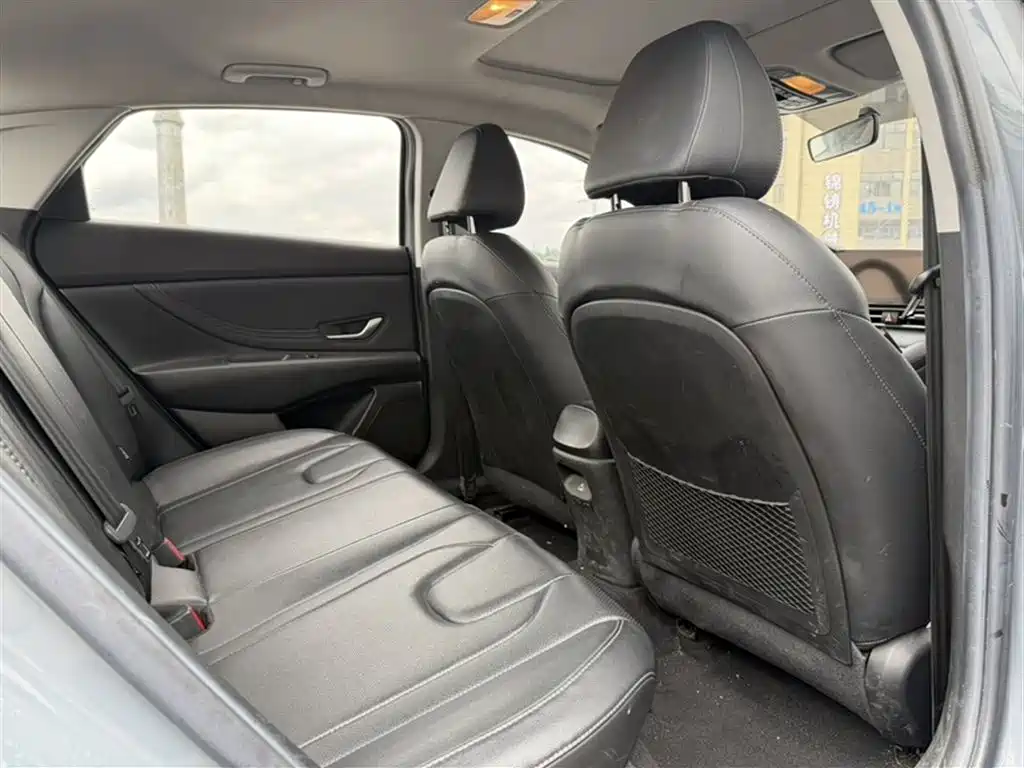 Hyundai Elantra 2021 1.5L CVT GLX Elite Edition фото 17