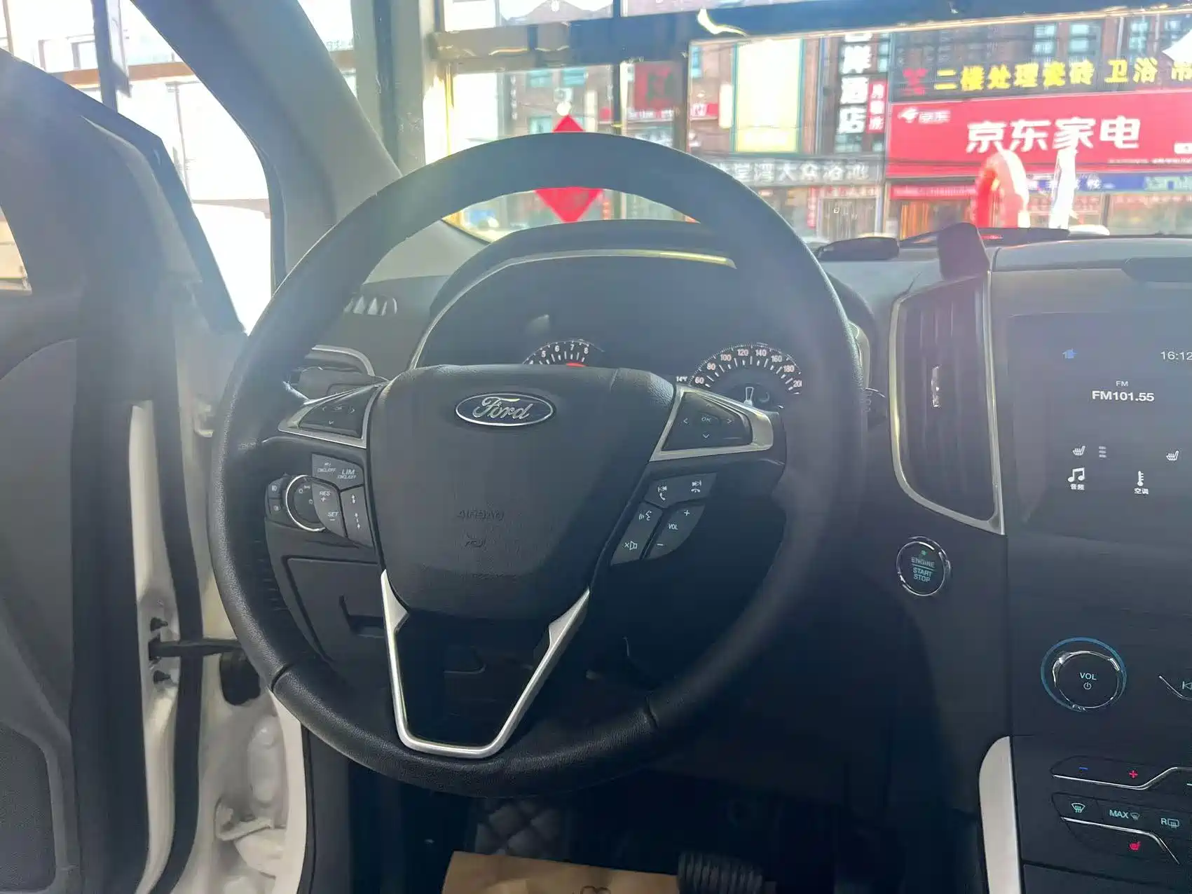 Фото 9 - Ford Edge