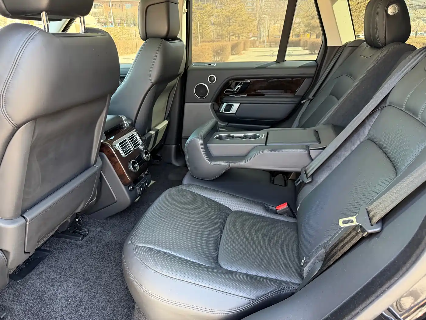 Land Rover Range Rover 2020 3.0 L6 Heritage Edition фото 6