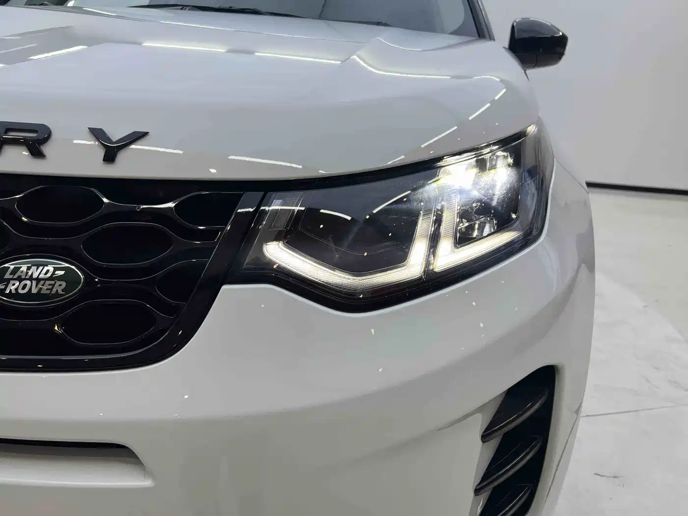 Land Rover Discovery Sport 2025 249PS Performance Tech Edition фото 7
