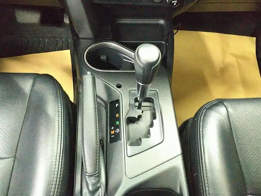 Toyota RAV4 Rongfang 2016 2.0L CVT 2WD Trend (China V) фото 16