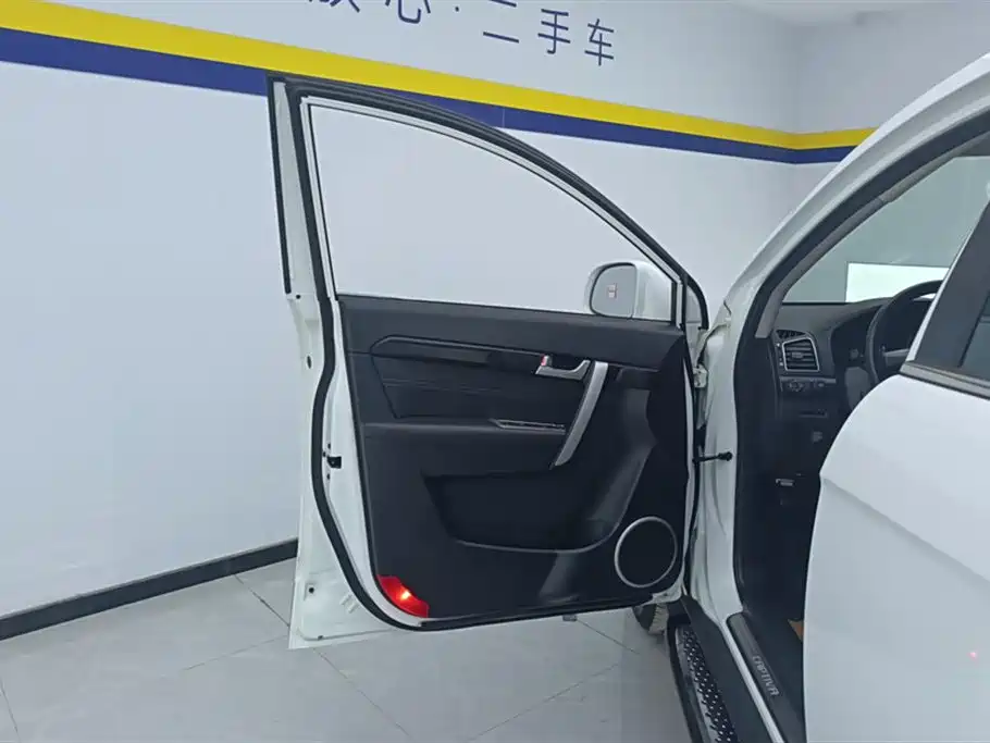 Chevrolet Captiva 2015 2.4L 2WD Urban Edition 7-seater фото 7