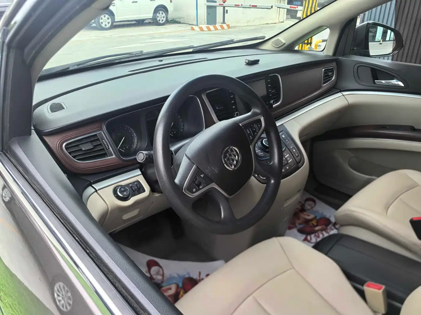 Buick GL8 2014 2.4L CT Luxury Business Comfort фото 4