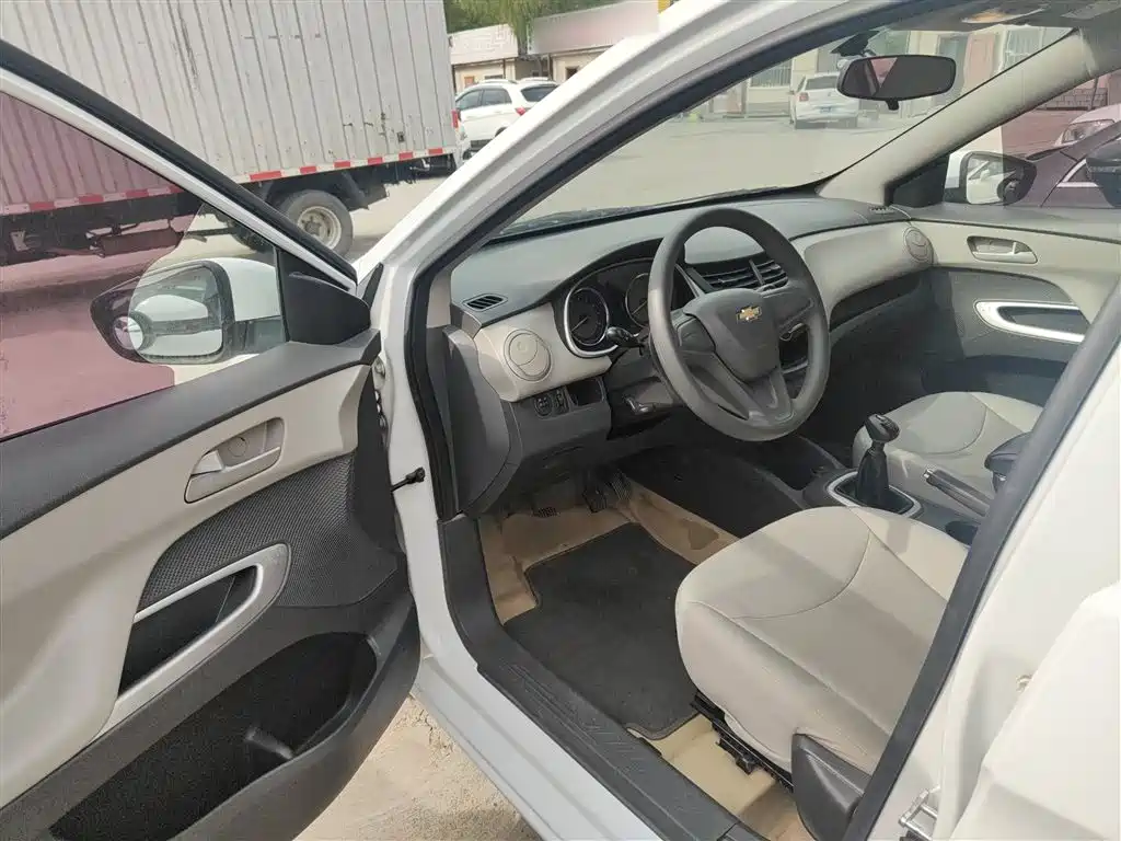 Chevrolet Sail 2015 Sail 3 1.5L Manual Ideal Sunroof Edition фото 16