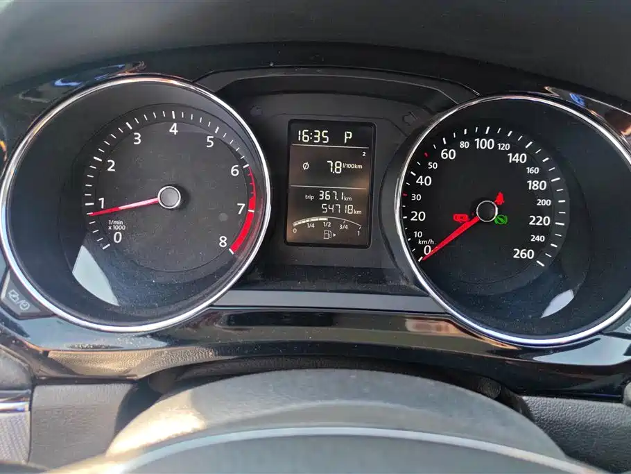Volkswagen Sagitar 2018 1.6L Automatic Comfort фото 14