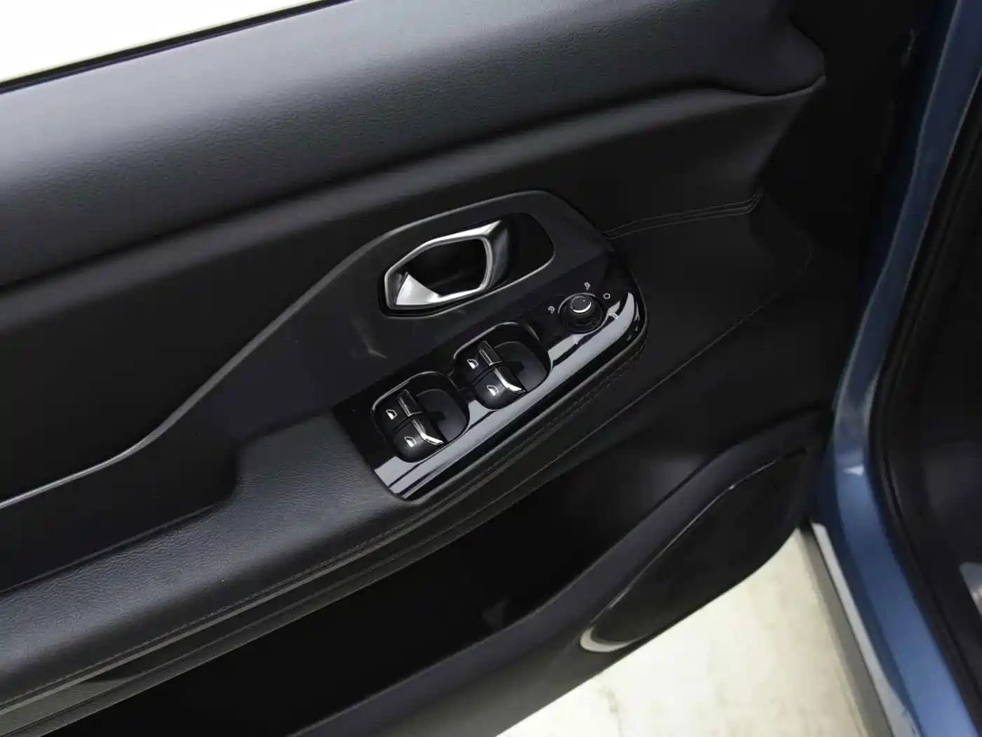 NIO ES8 2019 2018 355KM Base Model 7-Seater Version