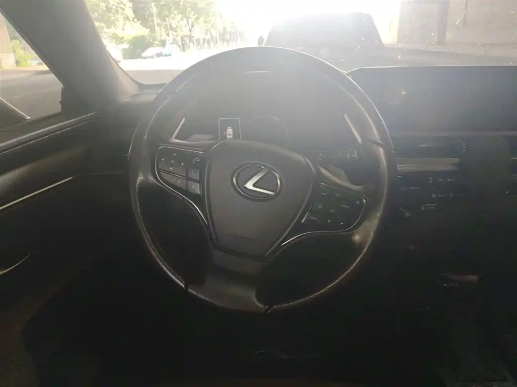 Lexus ES 2018 200 Excellence Edition China V фото 3