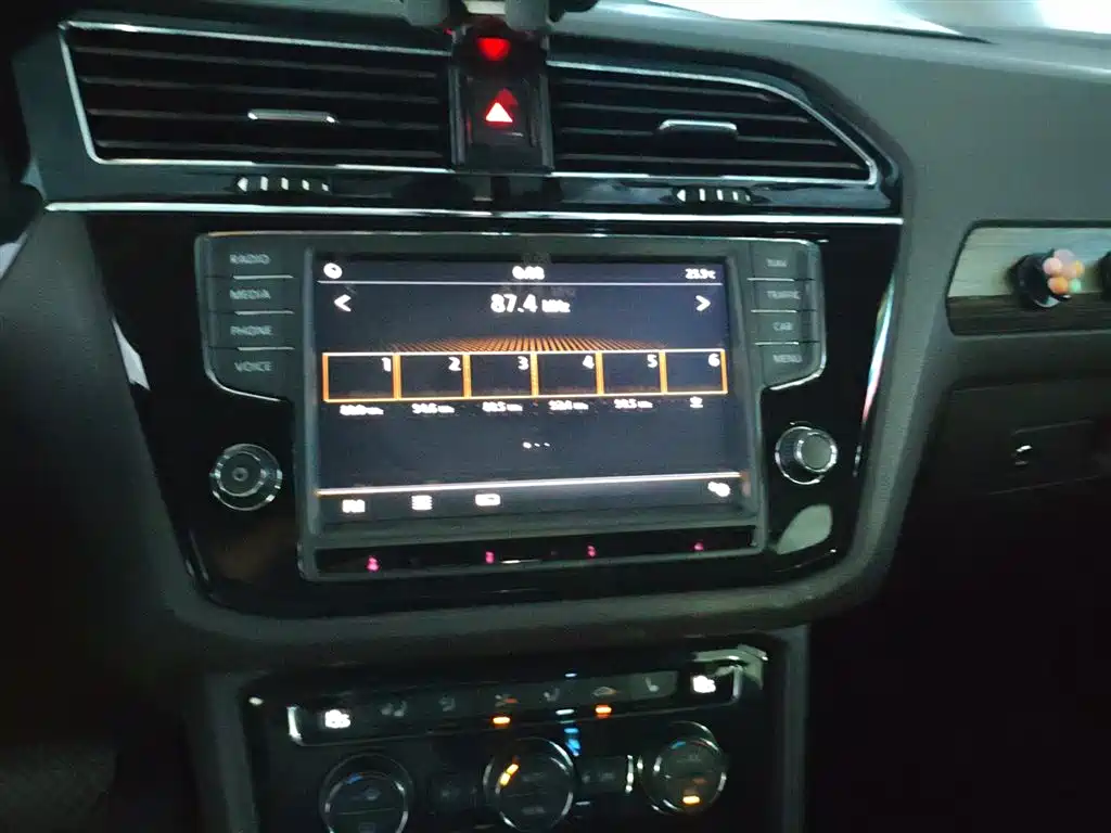 Volkswagen Tiguan L 2017 330TSI Automatic 2WD Luxury Edition фото 5