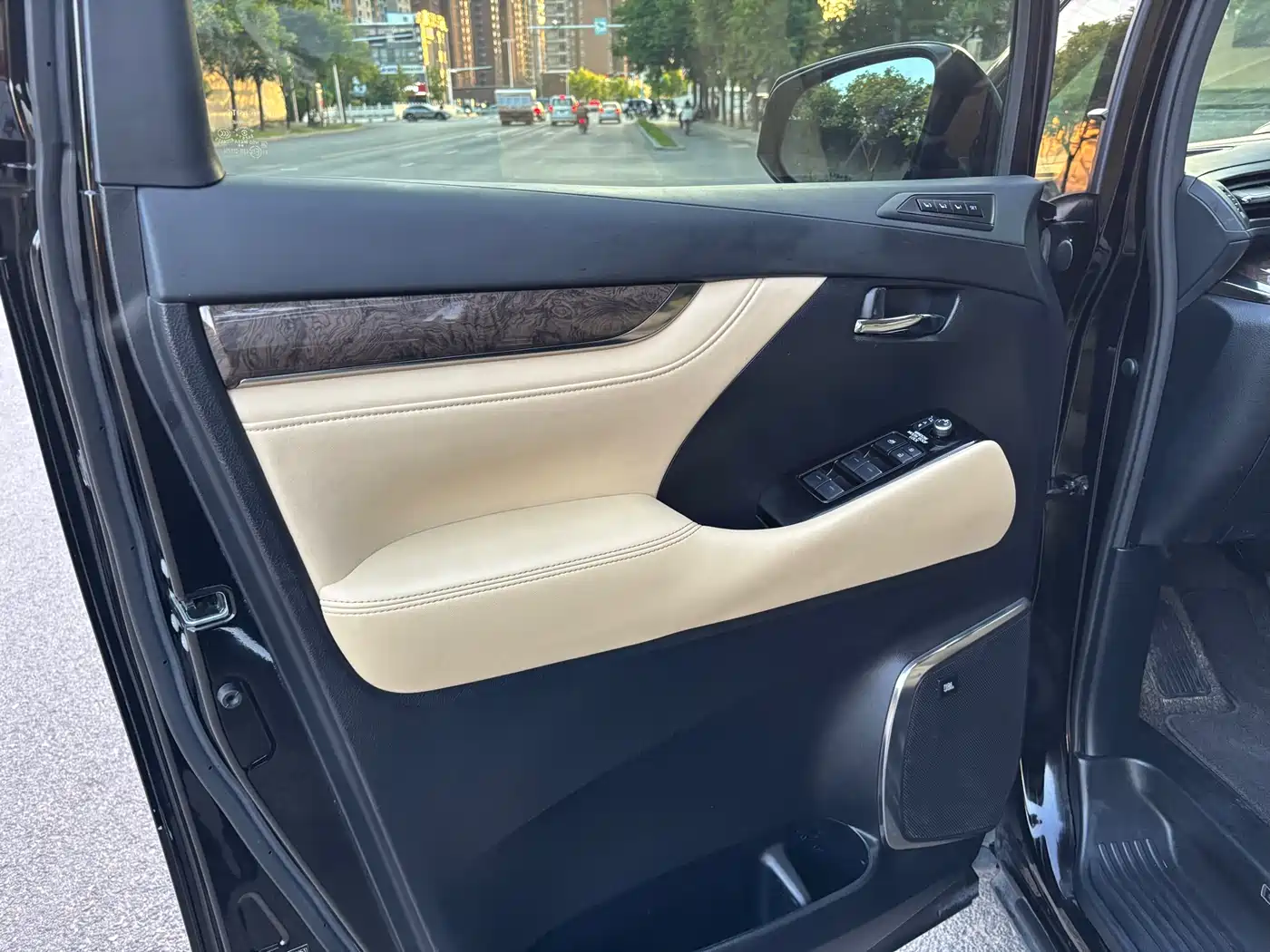 Toyota Vellfire 2023 Crown Hybrid 2.5L HV Ultimate фото 9