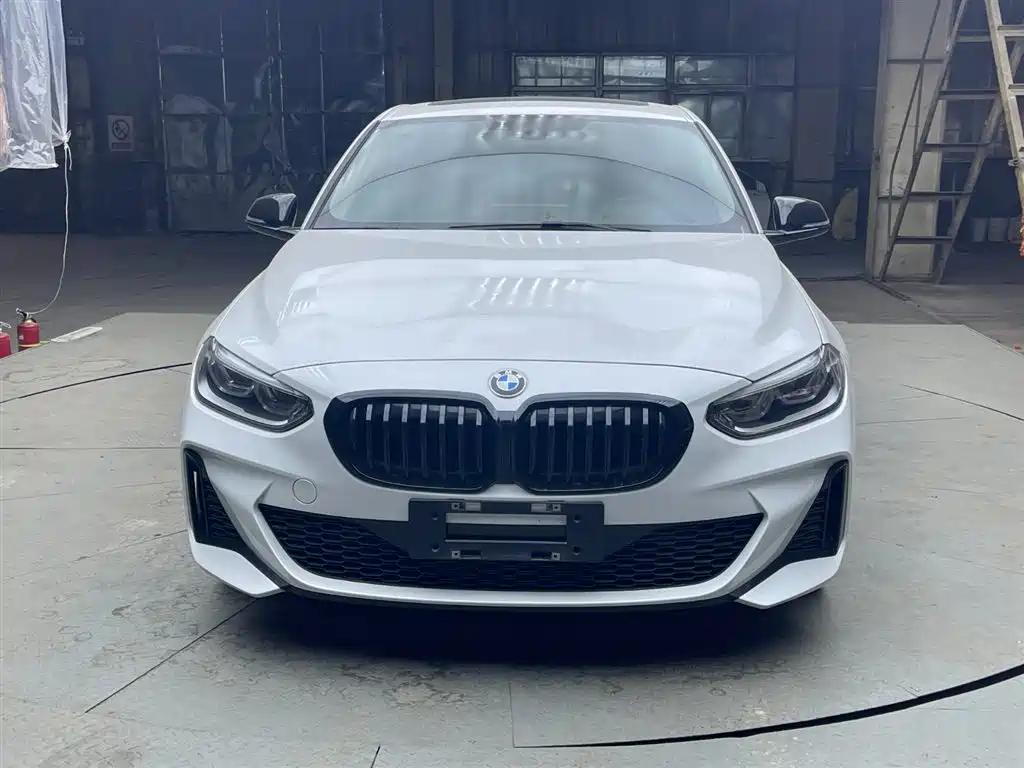 BMW 1 Series 2022 120i M Sport Shadow Edition фото 2