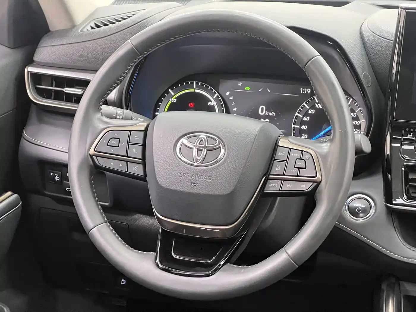 Toyota Highlander 2023 2.5L Smart Hybrid AWD Knight Edition 7-Seater фото 27