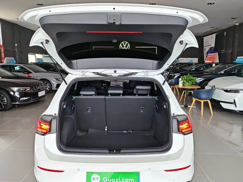 Volkswagen Golf 2026 2025 Second Facelift 300TSI R-Line