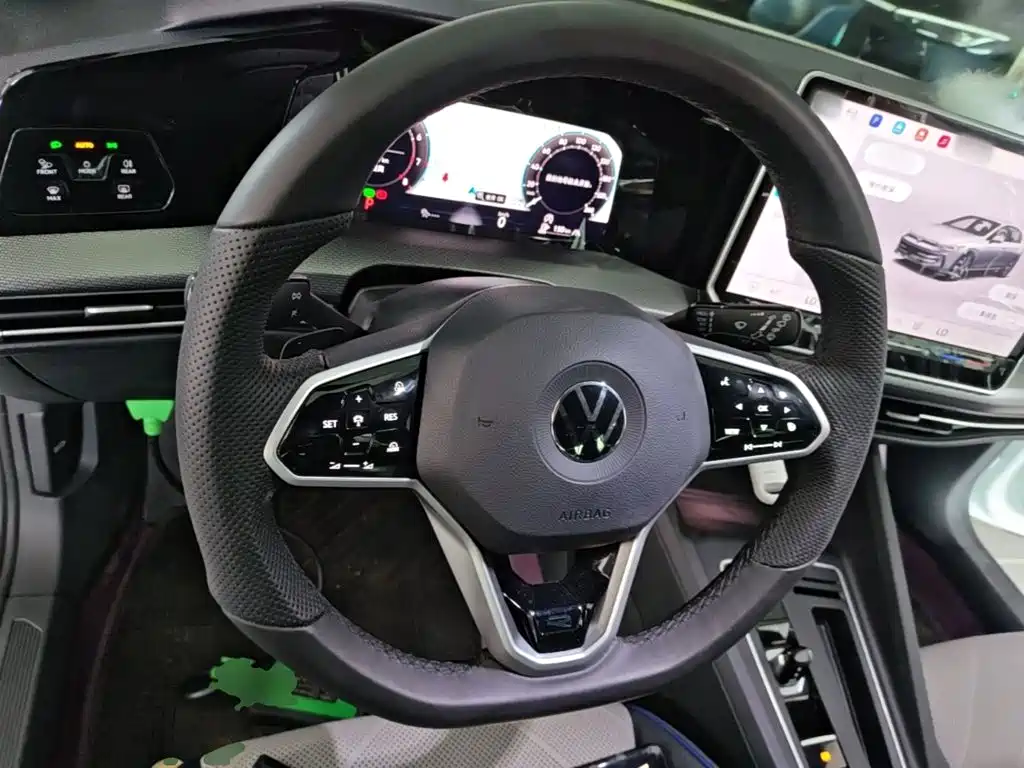 Volkswagen Golf 2026 2025 Second Facelift 300TSI R-Line