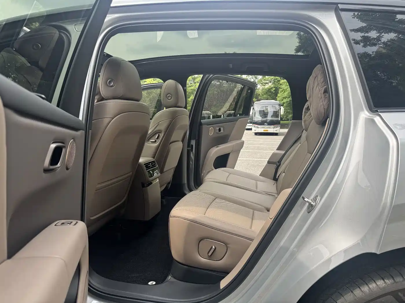 Li Auto i6 2026 2025 2WD Base Model