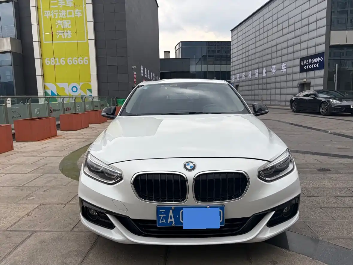 BMW 1 Series 2017 118i Sport фото 2