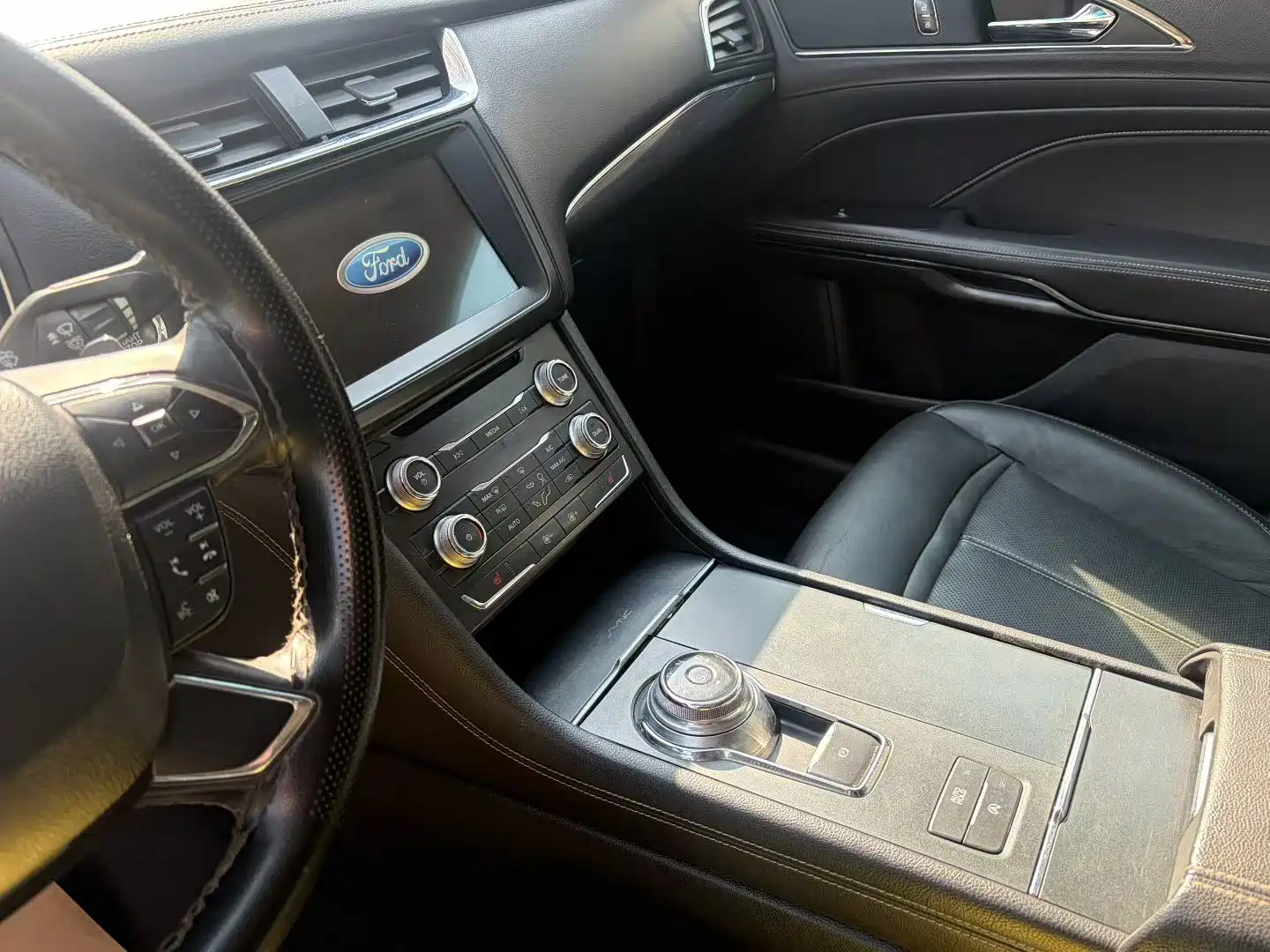 Фото 7 - Ford Taurus