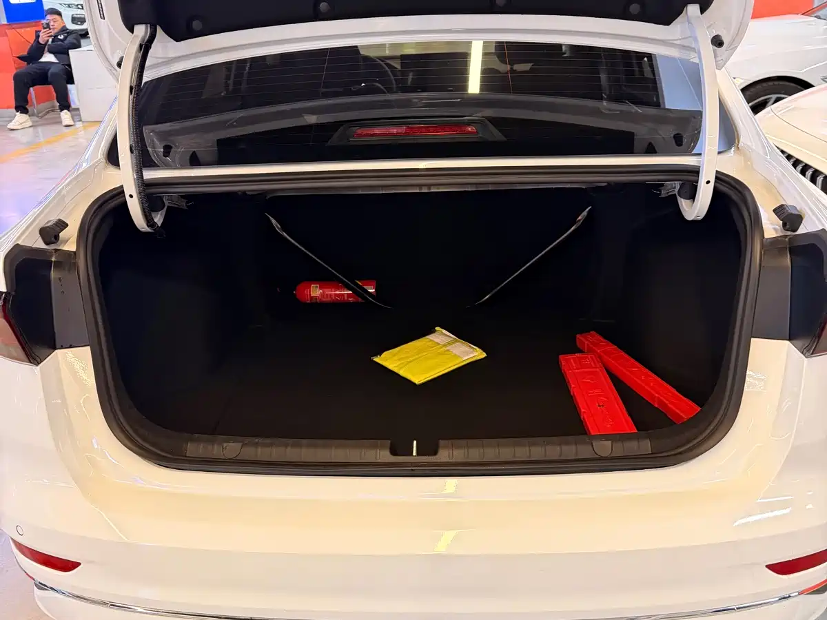 GEELY AUTOMOBILE EMGRAND