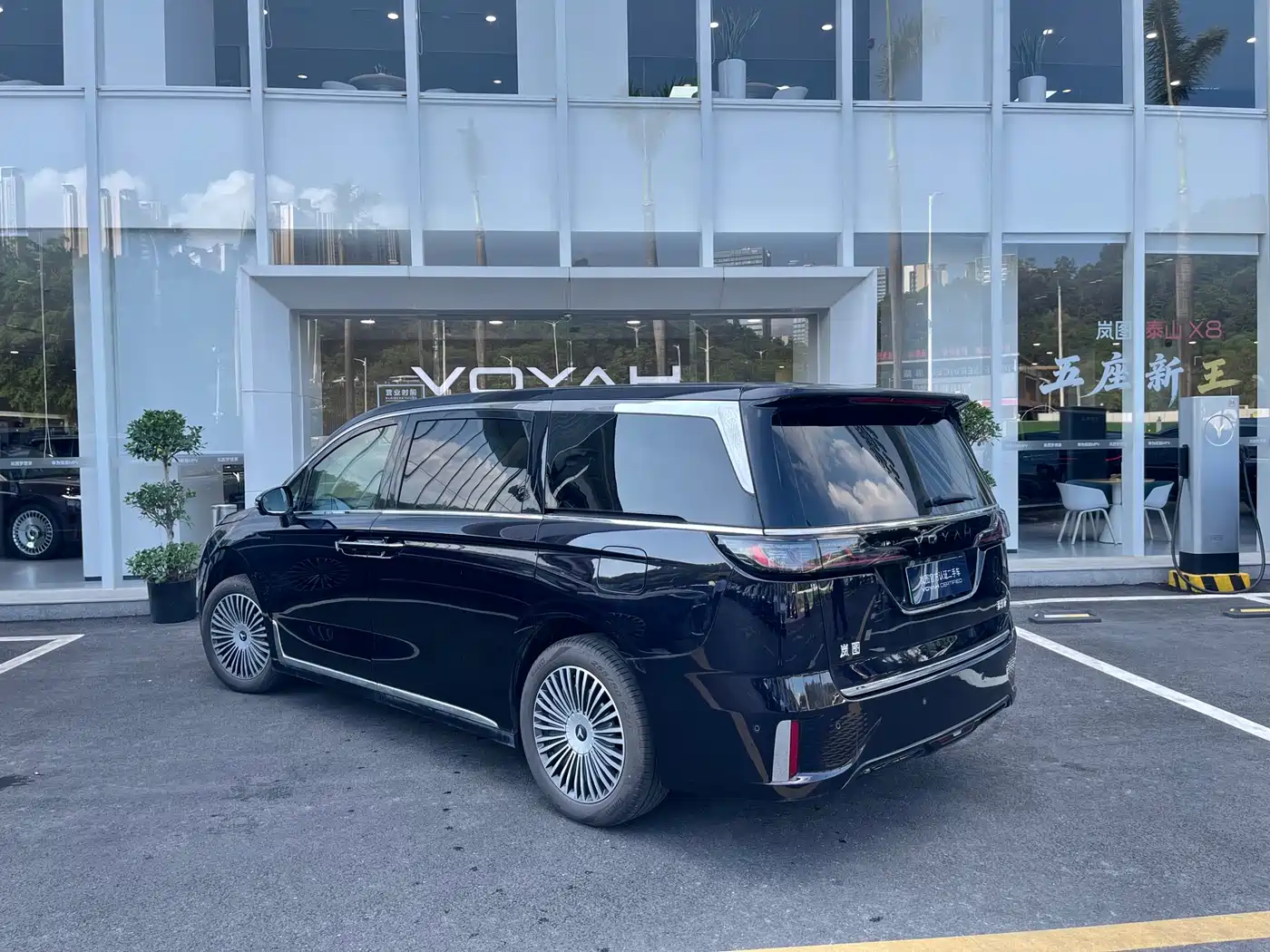 Voyah Auto Voyah Dreamer 2025 PHEV AWD Flagship Kunpeng Edition фото 5