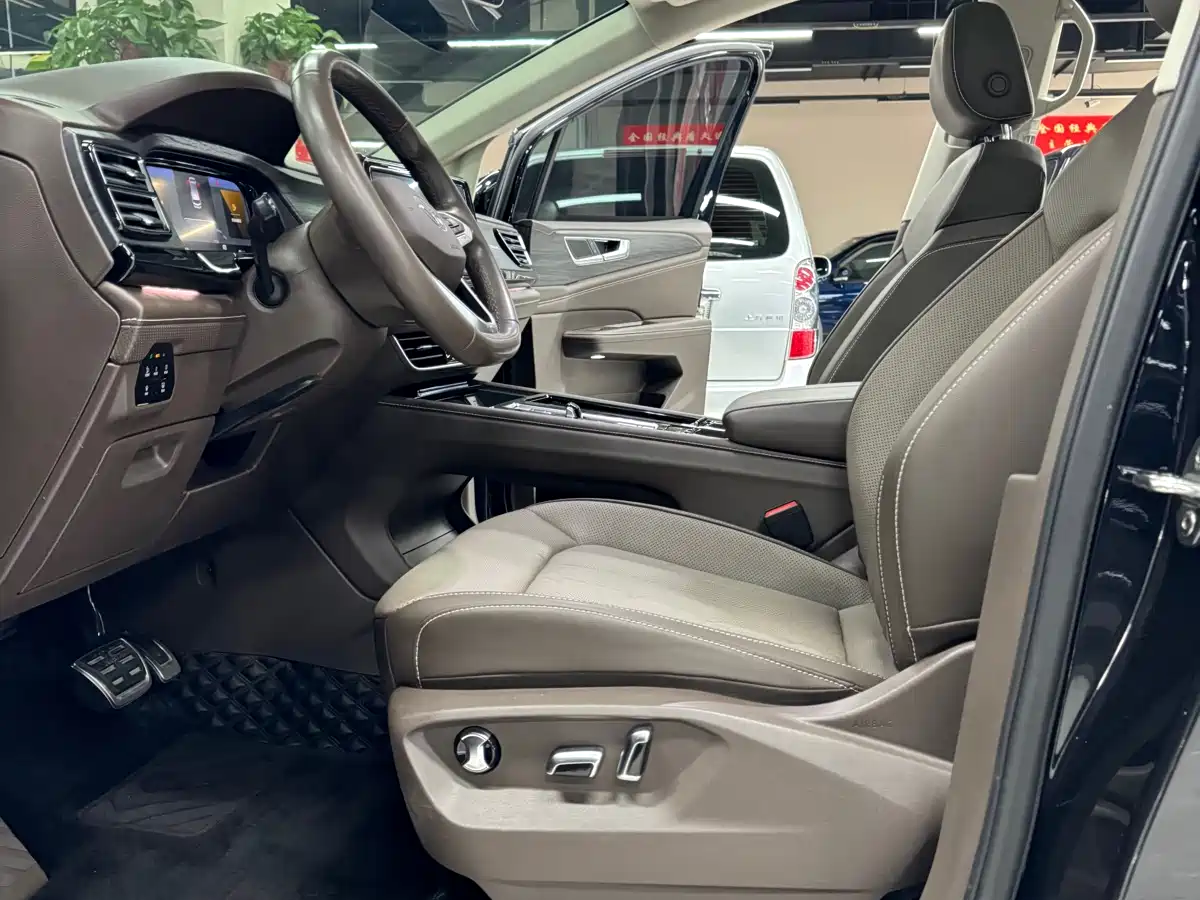 Volkswagen Viloran 2022 380TSI Premium Edition фото 9