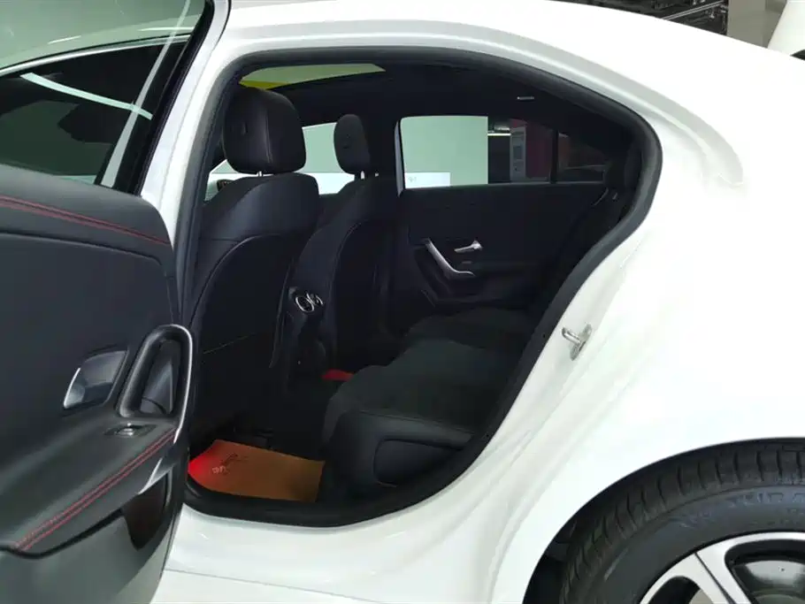 Mercedes-Benz A-Class 2024 Facelift A 200 L Fashion фото 11