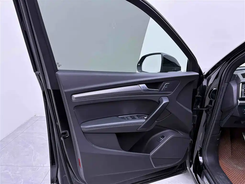 Audi Q5L 2024 Model 40 TFSI Luxury Dynamic фото 15