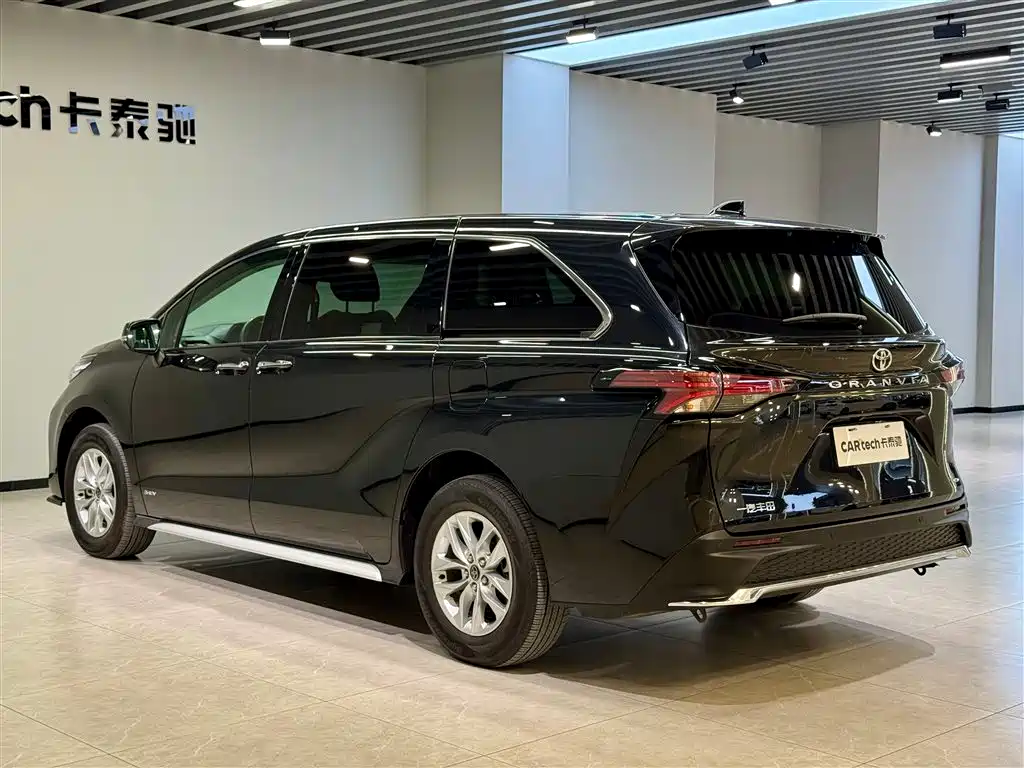 Toyota Granvia 2024 2.5L Hybrid Comfort фото 6
