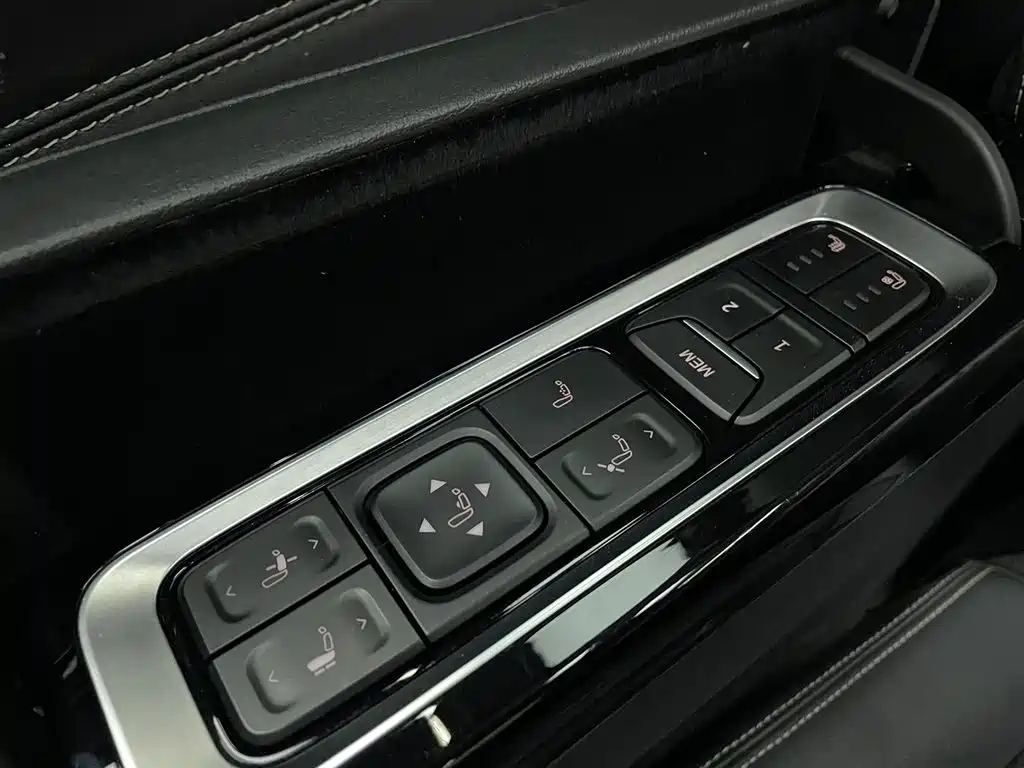 SAIC Maxus Maxus G20 2023 PLUS 2.0T Gasoline Automatic Flagship Edition фото 13