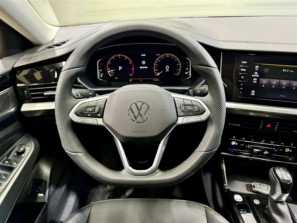 Volkswagen Passat 2024 380TSI Dragon Soaring Edition фото 23