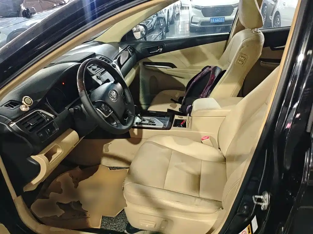 Toyota Camry 2015 2.0G Leading Edition фото 11