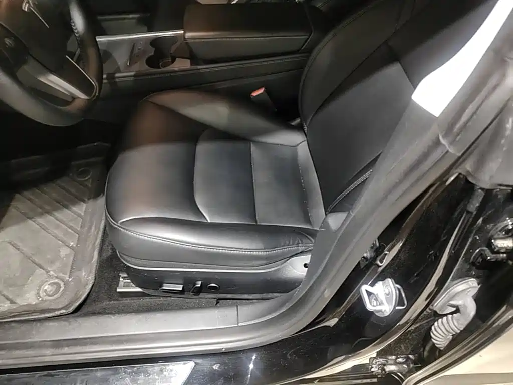 Фото 15 - Tesla Model 3