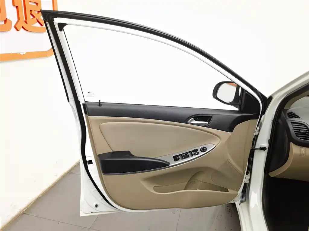 Hyundai Verna 2014 1.4L Automatic Smart GLS фото 8