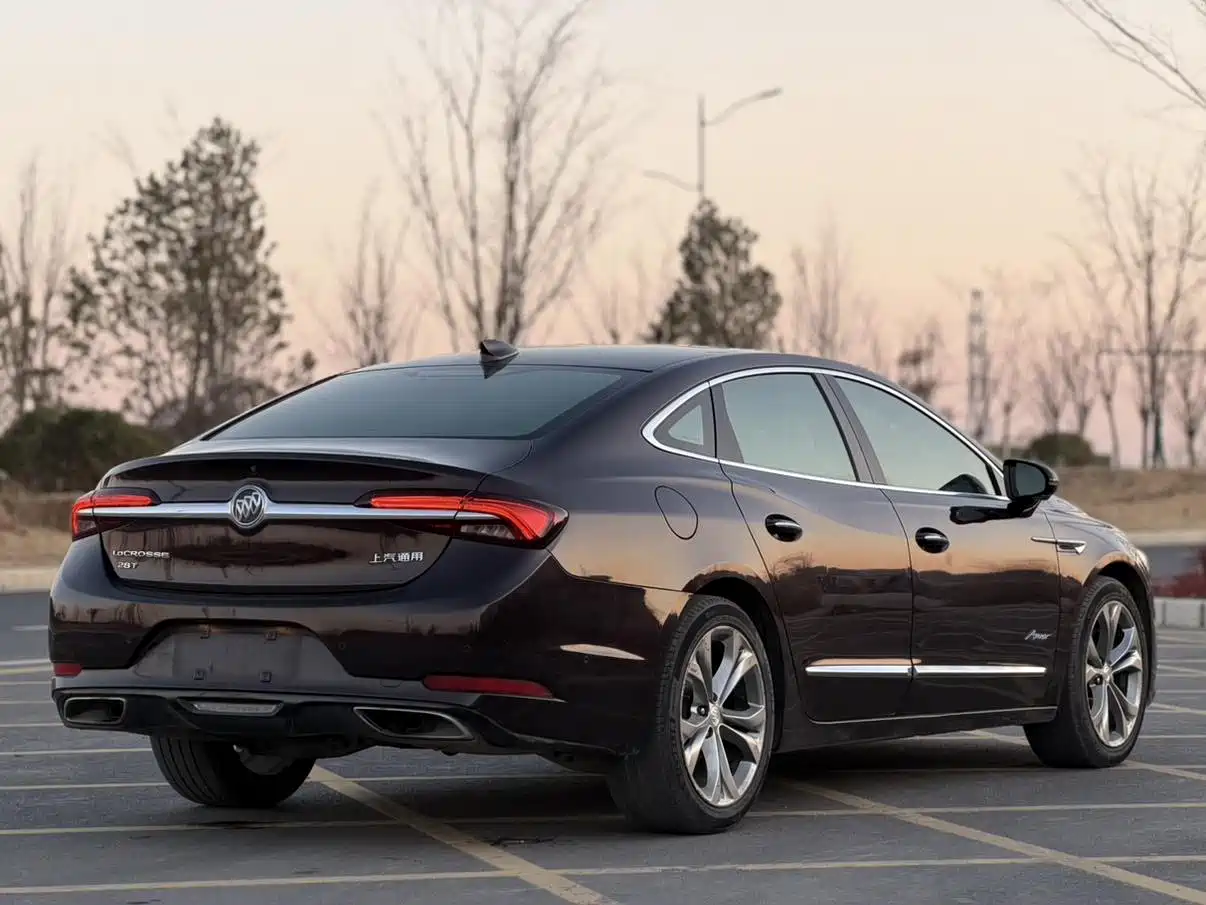 Photo 9 - Buick LaCrosse