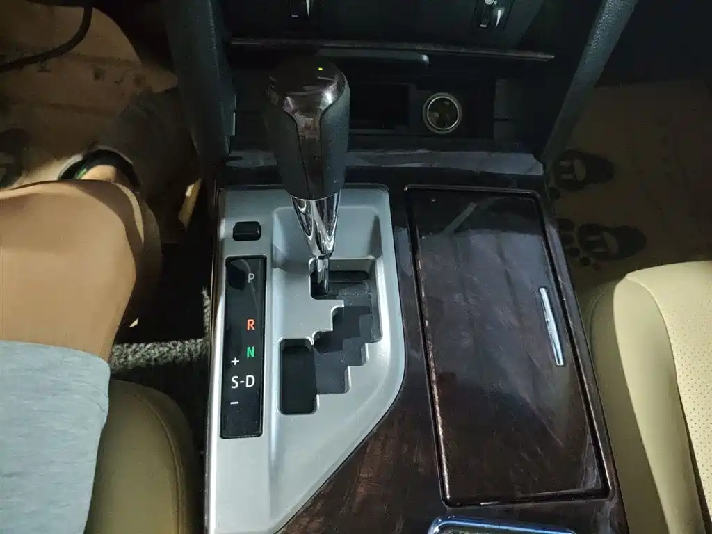 Toyota Camry 2015 2.0G Leading Edition фото 10