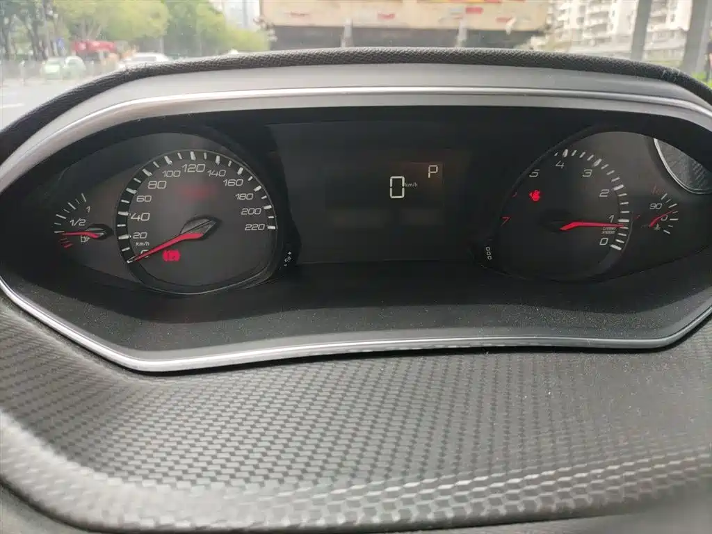 Peugeot 308 2018 1.6L Auto Luxury Edition фото 4