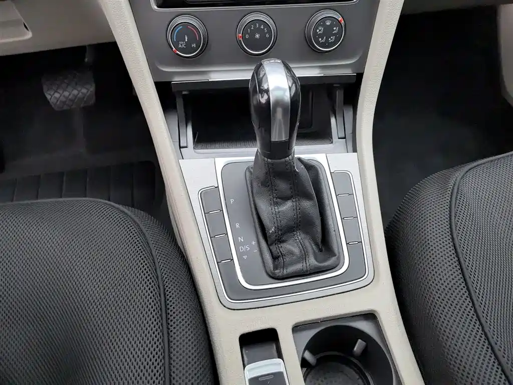 Volkswagen Golf 2016 230TSI Automatic Comfort фото 13