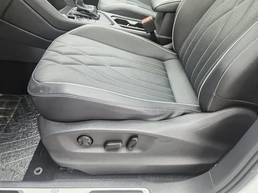 Volkswagen Tiguan L 2024 330TSI Automatic 2WD R-Line Premium Enjoyment Edition фото 20