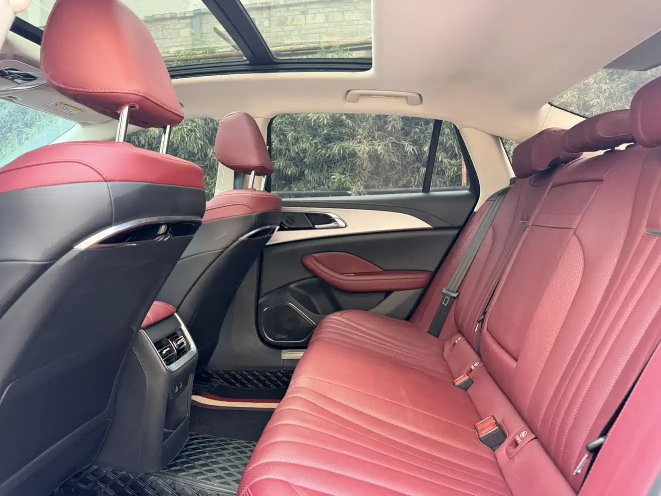 Hongqi H5 2025 1.5T DCT Flag Rhythm 500,000 Units Memorial Edition фото 8