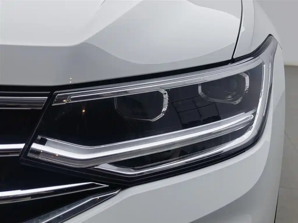 Volkswagen Tiguan L 2024 330TSI Automatic 2WD R-Line Premium Enjoyment Edition фото 7