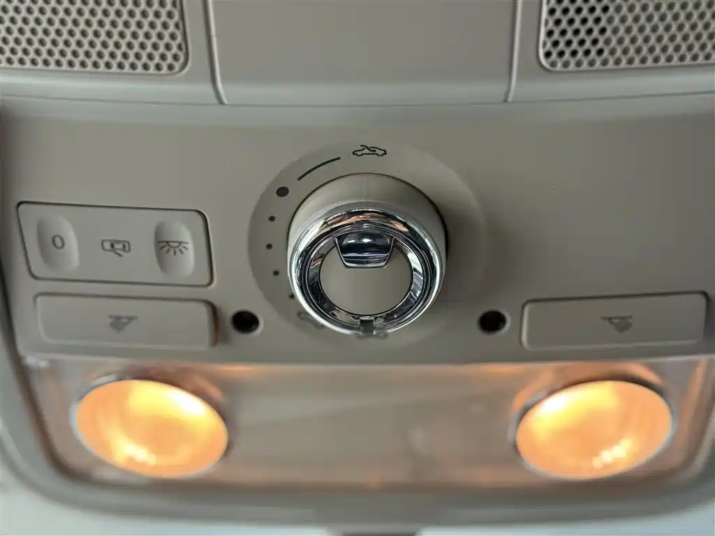 Volkswagen Sagitar 2018 1.6L Automatic Comfort фото 10