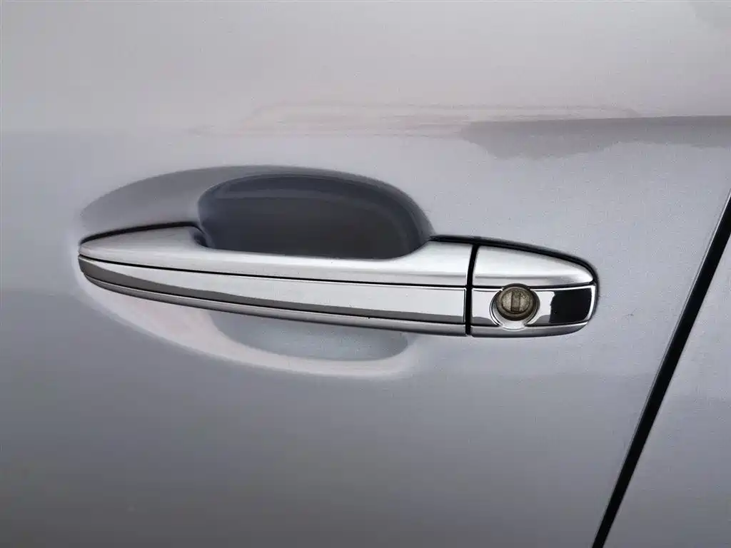 Subaru XV 2012 2.0i Luxury Edition фото 18
