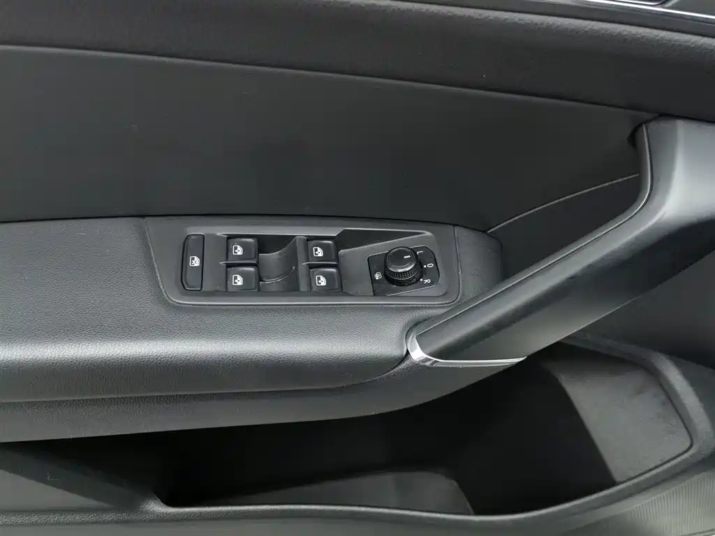 Volkswagen Touran 2018 Touran L 280TSI DSG Comfort 7-seater China V фото 9