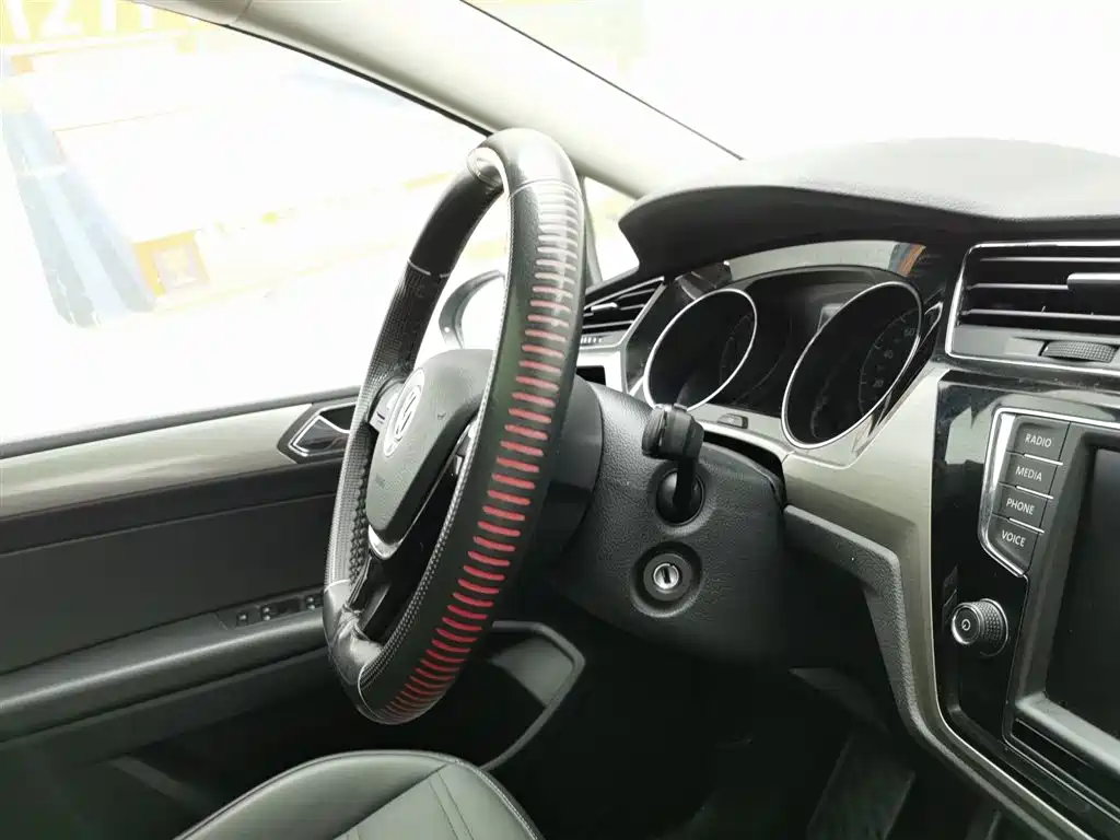 Volkswagen Touran 2018 Touran L 280TSI DSG Comfort 7-seater China V фото 22