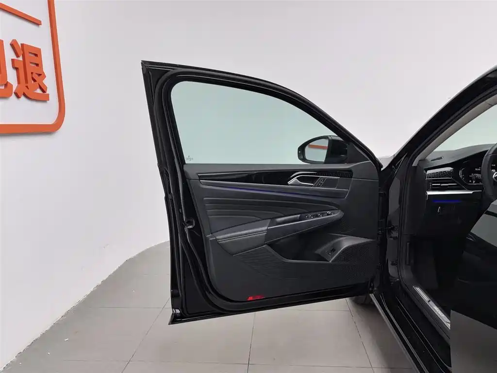 Volkswagen Passat 2023 Facelift 330TSI Luxury Edition фото 8