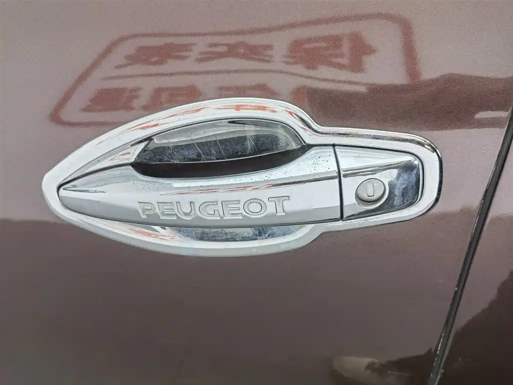 Peugeot 2008 2014 1.6L Automatic Navigation Edition фото 18