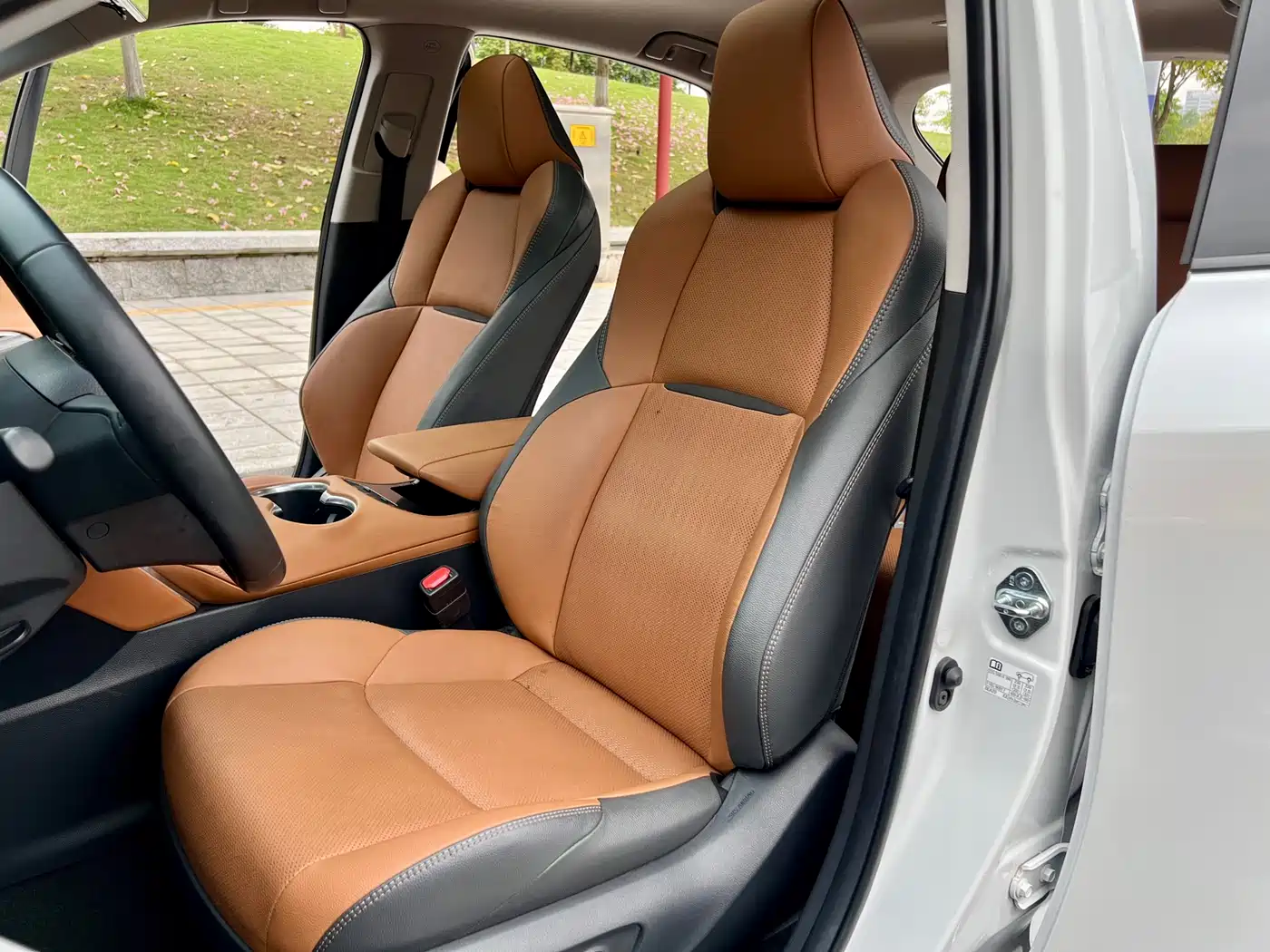 Toyota Venza 2022 2.0L CVT 2WD Premium фото 15