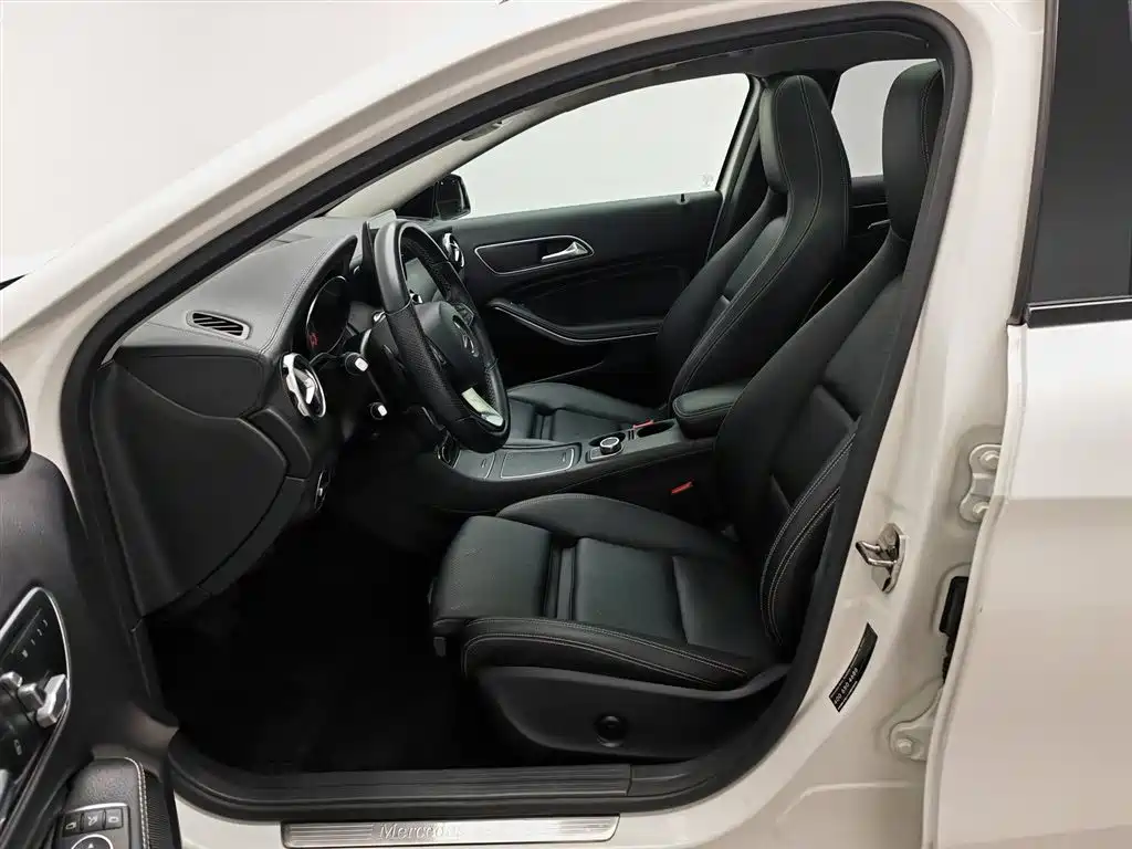 Mercedes-Benz GLA 2018 GLA 220 4MATIC Sport фото 10