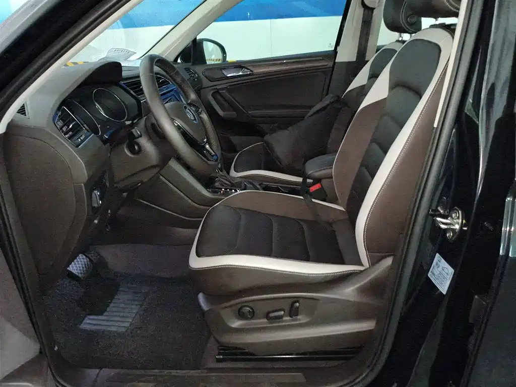 Volkswagen Tiguan L 2018 Facelift 330TSI Automatic 2WD Comfort Edition фото 8