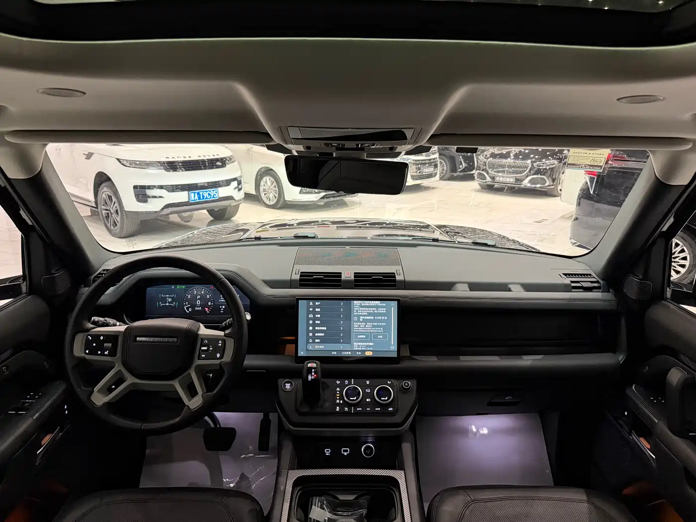 Land Rover Defender 2023 Model 90 3.0T P400 XS фото 4