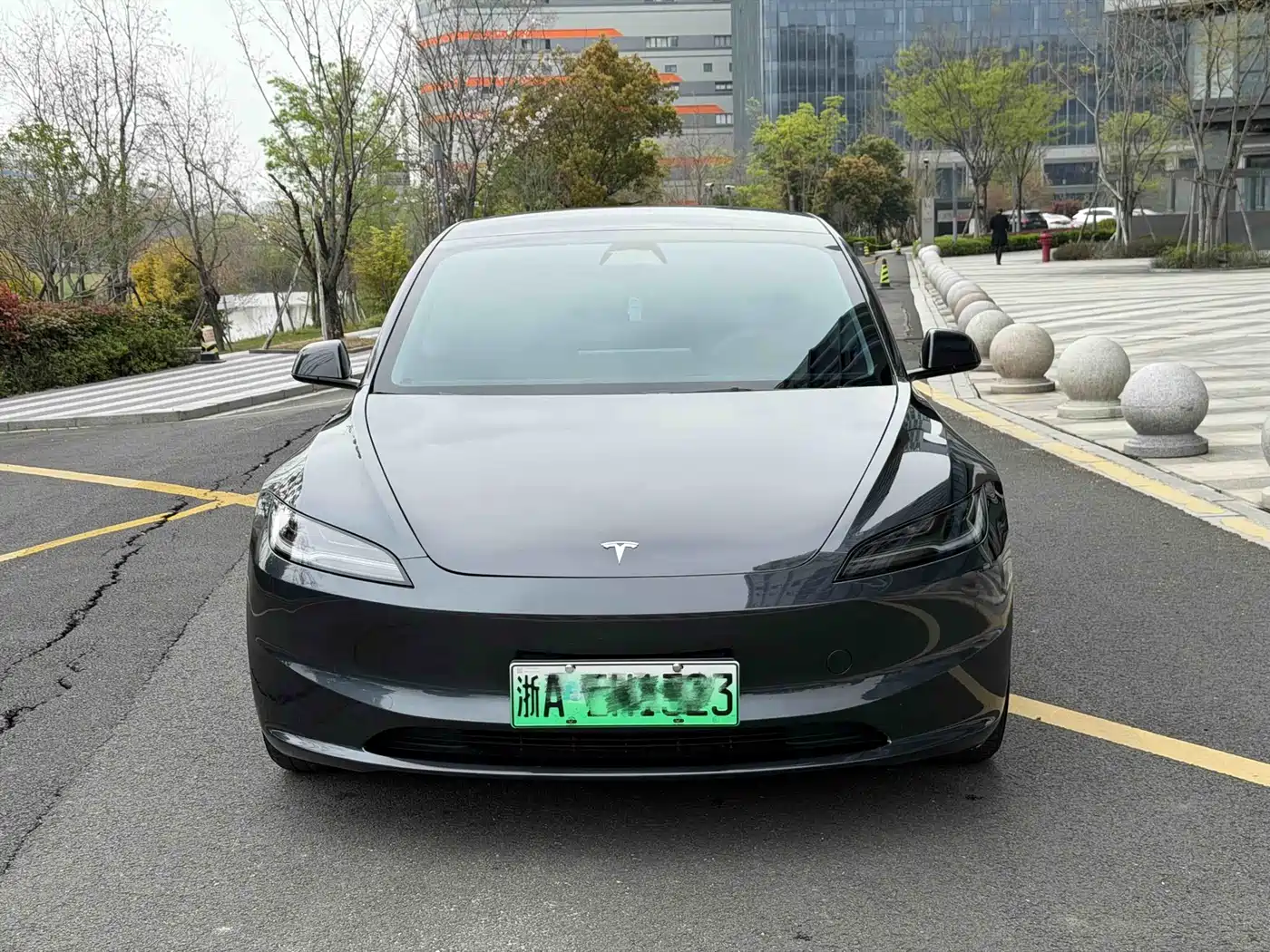 TESLA MODEL 3